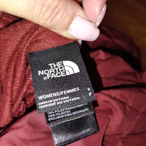The North Face Maroon Reversible Jacket S - Picture 7 of 7